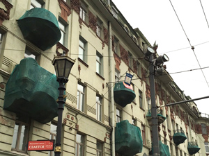 Балконы в фасадной сетке