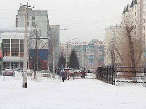 Забор около школы
